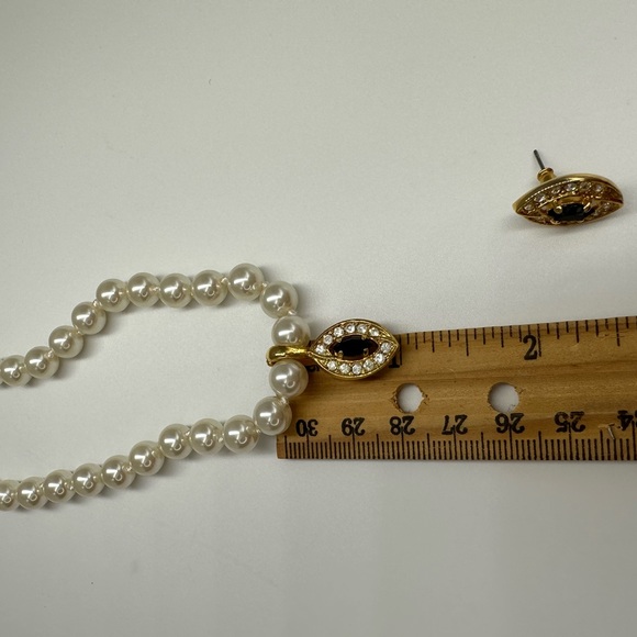 Classy Accessory Set Vintage Black and Faux Pearl Jewelry  Necklace and Earrings - Picture 12 of 16